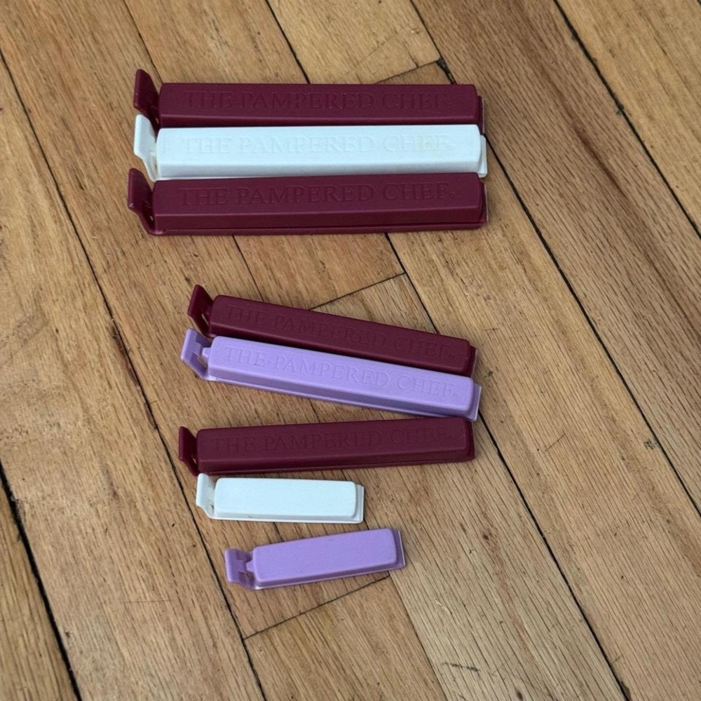 The Pampered Chef Bag Clips‎ Lot of 8 Burgundy White Purple Food Storage